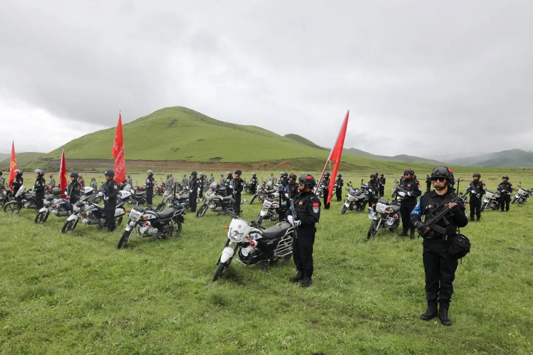 阿坝州启动阿坝,若尔盖,红原三县草原骑警联勤联训联防活动